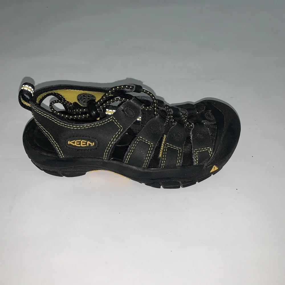 KEEN Newport H2 Sandals Kids 13 Black Fisherman Toe Bumper Bungee Water Hiking
